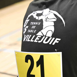 Les 20 et 21 avril, Villejuif accueillait pour la 1ère fois à la halle Collette Besson le Championnat de France de tennis de table FSGT. Cet évènement national a enregistré son record de participation, avec 66 équipes et 218 joueurs. [photos Lucile Cubin]