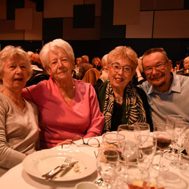 Cette année, le banquet des Seniors était de retour aux Esselières.Un rendez-vous convivial très attendu pour débuter l'année, et qui n'avait pas eu lieu depuis la crise sanitaire, remplacé par un banquet en plein air en juin.[Photos Lucie Cubin / Alex Bonnemaison]