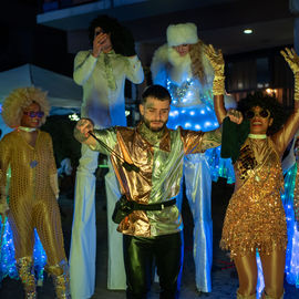 Retour en images sur le Marché de Noël en centre-ville samedi et dimanche, avec ses nombreuses animations organisées par la Ville et l'association Les commerçants de Villejuif: fanfares, Père Noël, cracheurs de feu, spectacle lumineux...[photos Xiwen Wang / Direction de la communication]