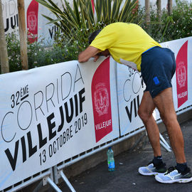 Un plateau élite relevé sur le 10km couru en moins de 29mn, de nombreux coureurs et marcheurs amateurs sur le 10, le 5 et le Run'N'Bike, et la relève déjà assurée avec les courses des jeunes l'après-midi!