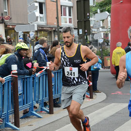 30e édition de la Corrida de Villejuif avec 2 courses adultes et 5 courses enfants.L'intégralité des photos des courses adultes sur https://t.co/T5aKXuC3KB