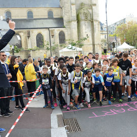 30e édition de la Corrida de Villejuif avec 2 courses adultes et 5 courses enfants.L'intégralité des photos des courses adultes sur https://t.co/T5aKXuC3KB