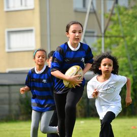 Depuis le début de l'année, 900 élèves de CE2 ont pu bénéficier de 6 à 8 séances d'initiation au rugby à l'école, organisées par la Ville et le Rugby Club du Val-de-Bièvre, en partenariat avec l'Education Nationale.