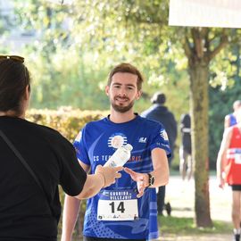 Une grande fête du sport avec près de 1500 coureur·se·s sur les 5/10km, courses jeunes et familles.Les vainqueurs des 10km ont battu le record de l'épreuve, avec la 8e meilleure performance mondiale chez les femmes!1700 euros ont été reversés à l’association Une maison au cœur de la vie, qui vient en aide aux familles dont les enfants sont hospitalisés à l’Institut Gustave-Roussy. Un grand merci aux 150 bénévoles, aux associations villejuifoises, et à tous les services de la ville.[Photos ©Anja Simonet / ©Raphaël Garnier]