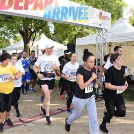 Une grande fête du sport avec près de 1500 coureur·se·s sur les 5/10km, courses jeunes et familles.Les vainqueurs des 10km ont battu le record de l'épreuve, avec la 8e meilleure performance mondiale chez les femmes!1700 euros ont été reversés à l’association Une maison au cœur de la vie, qui vient en aide aux familles dont les enfants sont hospitalisés à l’Institut Gustave-Roussy. Un grand merci aux 150 bénévoles, aux associations villejuifoises, et à tous les services de la ville.[Photos ©Anja Simonet / ©Raphaël Garnier]