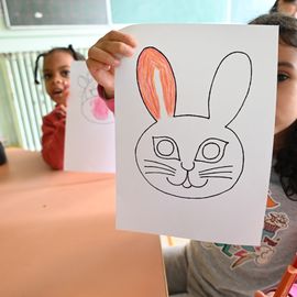 Pendant les vacances de printemps, les petits Villejuifois ont pu profiter de séjour au grand air: Nature et vie médiévale en Bourgogne pour les 6-11 ans et Nature et ferme en Seine-et-Marne pour les 4-6 ans.[photos Anja Simonet / Xiwen Wang]