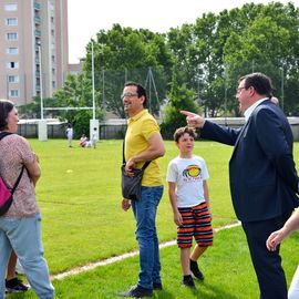 Depuis le début de l'année, 900 élèves de CE2 ont pu bénéficier de 6 à 8 séances d'initiation au rugby à l'école, organisées par la Ville et le Rugby Club du Val-de-Bièvre, en partenariat avec l'Education Nationale.