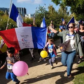 Une grande fête du sport avec près de 1500 coureur·se·s sur les 5/10km, courses jeunes et familles.Les vainqueurs des 10km ont battu le record de l'épreuve, avec la 8e meilleure performance mondiale chez les femmes!1700 euros ont été reversés à l’association Une maison au cœur de la vie, qui vient en aide aux familles dont les enfants sont hospitalisés à l’Institut Gustave-Roussy. Un grand merci aux 150 bénévoles, aux associations villejuifoises, et à tous les services de la ville.[Photos ©Anja Simonet / ©Raphaël Garnier]