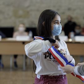 Le Conseil municipal des enfants 2022 est installé: ils sont en CE2, CM1 et CM2 et sont les nouveaux membres du Conseil municipal des enfants. Mercredi 2 février, ils étaient 22 à l'occasion de leur séance d'installation avec le Maire, les élues à l'éducation, la petite enfance et à la participation citoyenne. [Photos Alex Bonnemaison]