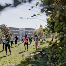 Avec près de 800 coureur·se·s et marcheur·se·s le matin et autant de jeunes et de familles l'après-midi, cette 34e édition a été de nouveau un événement sportif majeur à Villejuif et une journée de fête dans le parc des hautes-Bruyères baigné par le soleil d'automne !