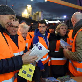 Des milliers de curieux se sont retrouvés autour du puits de la future gare pour découvrir les tunneliers et profiter des animations: ateliers, mise en lumière, spectacle pyrotechnique, live électro et gigot-bitume.