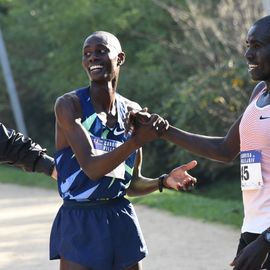 Une grande fête du sport avec près de 1500 coureur·se·s sur les 5/10km, courses jeunes et familles.Les vainqueurs des 10km ont battu le record de l'épreuve, avec la 8e meilleure performance mondiale chez les femmes!1700 euros ont été reversés à l’association Une maison au cœur de la vie, qui vient en aide aux familles dont les enfants sont hospitalisés à l’Institut Gustave-Roussy. Un grand merci aux 150 bénévoles, aux associations villejuifoises, et à tous les services de la ville.[Photos ©Anja Simonet / ©Raphaël Garnier]