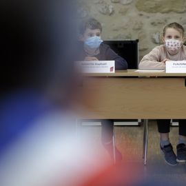 Le Conseil municipal des enfants 2022 est installé: ils sont en CE2, CM1 et CM2 et sont les nouveaux membres du Conseil municipal des enfants. Mercredi 2 février, ils étaient 22 à l'occasion de leur séance d'installation avec le Maire, les élues à l'éducation, la petite enfance et à la participation citoyenne. [Photos Alex Bonnemaison]