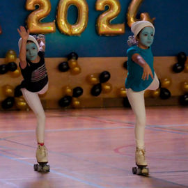 Dimanche 28 janvier, l'USV Roller Skating accueillait pour la 1ère fois ce week-end à la Halle des sports Colette Besson un gala de patinage artistique. Patineuses et patineurs de tout âge sont venus présenter, en groupe ou en solo, leurs chorégraphies sur le thème des musiques de films. [photos Sylvie Grima]