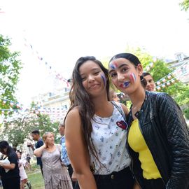 Des centaines de fans se sont réunis pour soutenir l'équipe de France en finale de la Coupe du Monde de foot et vibrer avec eux jusqu'au titre mondial !