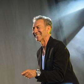 Des centaines de spectateurs massés devant la scène pour chanter avec Lisandro Cuxi, François Feldman etJoniece Jamison, danser avec le Staries Show ou applaudir le travail des musiciens et danseurs la MPT Gérard-Philipe et des Conservatoires.