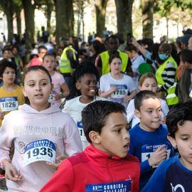 Une grande fête du sport avec près de 1500 coureur·se·s sur les 5/10km, courses jeunes et familles.Les vainqueurs des 10km ont battu le record de l'épreuve, avec la 8e meilleure performance mondiale chez les femmes!1700 euros ont été reversés à l’association Une maison au cœur de la vie, qui vient en aide aux familles dont les enfants sont hospitalisés à l’Institut Gustave-Roussy. Un grand merci aux 150 bénévoles, aux associations villejuifoises, et à tous les services de la ville.[Photos ©Anja Simonet / ©Raphaël Garnier]