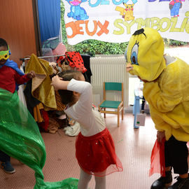 Une journée d'animations sportives et culturelles sur le thème "J'ai le droit de m'exprimer", conclue par un spectacle féérique.