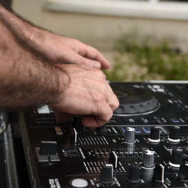 Un Villejui'fêtes spécial cette année, en raison des mesures sanitaires: une déambulation musicale avec un DJ dans tous les quartiers pour faire la fête depuis sa fenêtre ou son trottoir.