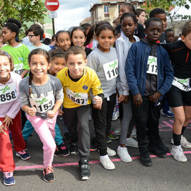 30e édition de la Corrida de Villejuif avec 2 courses adultes et 5 courses enfants.L'intégralité des photos des courses adultes sur https://t.co/T5aKXuC3KB