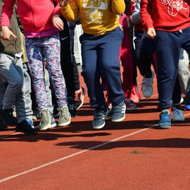 Toute la journée du 19 avril, le stade Louis Dolly a résonné des foulées et des cris d'encouragement des élèves d'élémentaire de Villejuif venus participer à la traditionnelle Course d'Endurance scolaire.