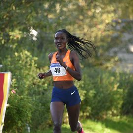 Une grande fête du sport avec près de 1500 coureur·se·s sur les 5/10km, courses jeunes et familles.Les vainqueurs des 10km ont battu le record de l'épreuve, avec la 8e meilleure performance mondiale chez les femmes!1700 euros ont été reversés à l’association Une maison au cœur de la vie, qui vient en aide aux familles dont les enfants sont hospitalisés à l’Institut Gustave-Roussy. Un grand merci aux 150 bénévoles, aux associations villejuifoises, et à tous les services de la ville.[Photos ©Anja Simonet / ©Raphaël Garnier]