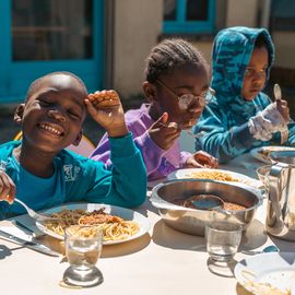 Pendant les vacances de printemps, les petits Villejuifois ont pu profiter de séjour au grand air: Nature et vie médiévale en Bourgogne pour les 6-11 ans et Nature et ferme en Seine-et-Marne pour les 4-6 ans.[photos Anja Simonet / Xiwen Wang]