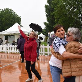 Heureux de se retrouver pour cet après-midi convivial et musical, nos Seniors ont bravé la pluie battante de ce 13 juillet!