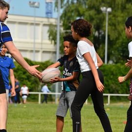 Depuis le début de l'année, 900 élèves de CE2 ont pu bénéficier de 6 à 8 séances d'initiation au rugby à l'école, organisées par la Ville et le Rugby Club du Val-de-Bièvre, en partenariat avec l'Education Nationale.