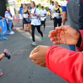 Un plateau élite relevé sur le 10km couru en moins de 29mn, de nombreux coureurs et marcheurs amateurs sur le 10, le 5 et le Run'N'Bike, et la relève déjà assurée avec les courses des jeunes l'après-midi!