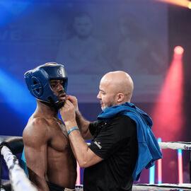 Déjà la 6e édition du Villejuif Boxing Show. Une soirée de qualité cette année encore avec des combats de haut niveau national et international en boxe anglaise et boxe pieds-poings. [photos Sylvie Grima / Lucile Cubin]