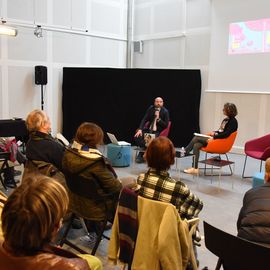 Avec  de  nombreux·ses  artistes  de  l’écriture,  du  dessin  et  de  bien  d’autres  disciplines,  des  penseur·euse·s,   les   acteurs   culturels   du   territoire  et  les  deux  librairies  villejuifoises,  ce  festival est une invitation à la création, au partage et à l’expérimentation