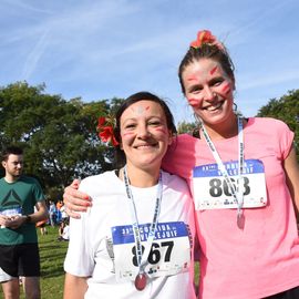 Une grande fête du sport avec près de 1500 coureur·se·s sur les 5/10km, courses jeunes et familles.Les vainqueurs des 10km ont battu le record de l'épreuve, avec la 8e meilleure performance mondiale chez les femmes!1700 euros ont été reversés à l’association Une maison au cœur de la vie, qui vient en aide aux familles dont les enfants sont hospitalisés à l’Institut Gustave-Roussy. Un grand merci aux 150 bénévoles, aux associations villejuifoises, et à tous les services de la ville.[Photos ©Anja Simonet / ©Raphaël Garnier]