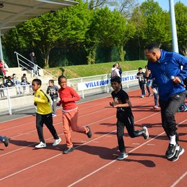 Toute la journée du 19 avril, le stade Louis Dolly a résonné des foulées et des cris d'encouragement des élèves d'élémentaire de Villejuif venus participer à la traditionnelle Course d'Endurance scolaire.