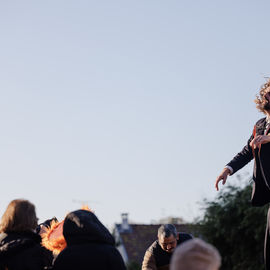 Vous étiez plusieurs centaines samedi 2 décembre à braver le froid pour célébrer la mémoire de ce quartier bientôt transformé : exposition, goûter, fanfare, projections géantes, et impressionnante traversée du quartier sur un fil tendu à 27m de haut![photos Alex Bonnemaison]