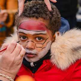 Retour en images sur le Marché de Noël en centre-ville samedi et dimanche, avec ses nombreuses animations organisées par la Ville et l'association Les commerçants de Villejuif: fanfares, Père Noël, cracheurs de feu, spectacle lumineux...[photos Xiwen Wang / Direction de la communication]