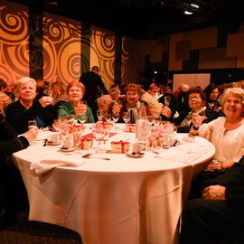 Cette année, le banquet des Seniors était de retour aux Esselières.Un rendez-vous convivial très attendu pour débuter l'année, et qui n'avait pas eu lieu depuis la crise sanitaire, remplacé par un banquet en plein air en juin.[Photos Lucie Cubin / Alex Bonnemaison]