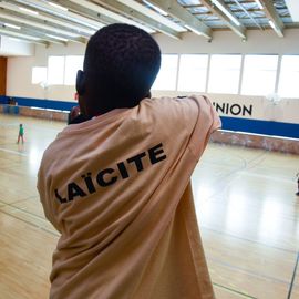 Le service des Sports de la Ville organisait cette semaine un tournoi de football autour de l’Égalité et de la Fraternité. L’occasion pour les enfants de tester leurs aptitudes sportives et leurs valeurs républicaines. [Photos Lucile Cubin]