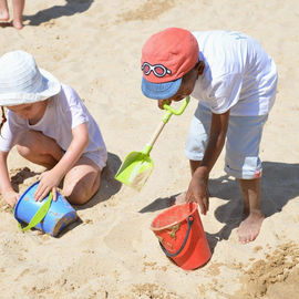 Près de 250 enfants des accueils de loisirs ont profité des jardins et jeux d'eau au stade nautique Youri-Gagarine. Plusieurs ateliers étaient proposés sous le thème de la "kermesse féérique".