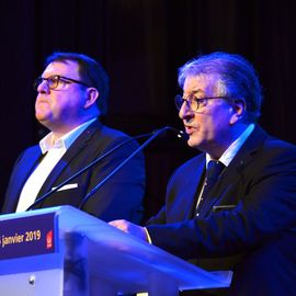 Danse ou spectacle, mais toujours autour d'un repas festif, 2 façons de se retrouver et commencer l'année dans la joie et la convivialité.