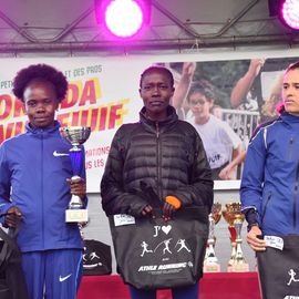 Une grande fête du sport avec près de 1500 coureur·se·s sur les 5/10km, courses jeunes et familles.Les vainqueurs des 10km ont battu le record de l'épreuve, avec la 8e meilleure performance mondiale chez les femmes!1700 euros ont été reversés à l’association Une maison au cœur de la vie, qui vient en aide aux familles dont les enfants sont hospitalisés à l’Institut Gustave-Roussy. Un grand merci aux 150 bénévoles, aux associations villejuifoises, et à tous les services de la ville.[Photos ©Anja Simonet / ©Raphaël Garnier]