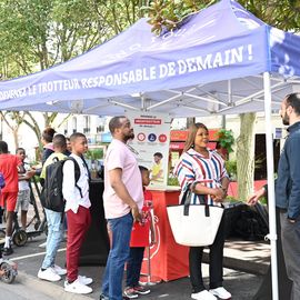 A pied, à vélo, en trottinette, en roller ou en poussette... ce dimanche 18 septembre, la Journée sans voiture a permis aux Villejuifois et Villejuifoises de tous âges de profiter des rues du centre-ville en toute sécurité et sérénité.[Photos Anja Simonet]