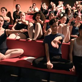 Retour en images sur la journée du 12 mars, avec l'atelier et sa restitution par les élèves du Conservatoire, suivi du spectacle "Une simple déclinaison de l’instant", de la Cie Les têtes penchées.[photos Anja Simonet]