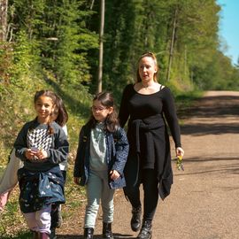 Pendant les vacances de printemps, les petits Villejuifois ont pu profiter de séjour au grand air: Nature et vie médiévale en Bourgogne pour les 6-11 ans et Nature et ferme en Seine-et-Marne pour les 4-6 ans.[photos Anja Simonet / Xiwen Wang]