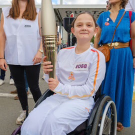 Sportifs amateurs, entrepreneurs, para-athlètes... ils étaient 15, sur la portion villejuifoise du parcours, à se relayer pour porter la flamme olympique des Jeux de Paris 2024.  [photos Sylvie Grima, Xiwen Wang, Lucile Cubin, direction de la Communication]