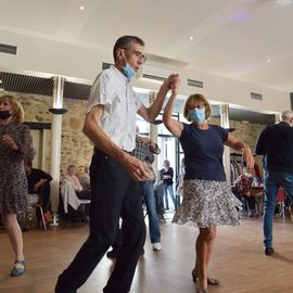 Zoom sur 2 temps forts de cette Semaine nationale des seniors: le spectacle de la compagnie de théâtre les Sans Âge, et la guinguette de clôture.