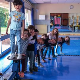 Zoom sur 3 activités enfance et jeunesse:▪️ Surf à Paris▪️ Initiation au pilotage de drones▪️ Sortie à la Ferme Pédagogique[Photos Alex Bonnemaison / Anja Simonet / Xiwen Wang]