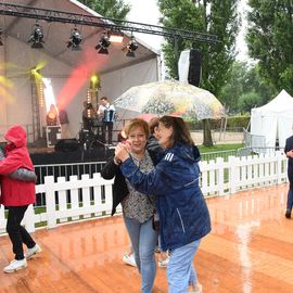 Heureux de se retrouver pour cet après-midi convivial et musical, nos Seniors ont bravé la pluie battante de ce 13 juillet!