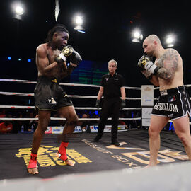 Déjà la 6e édition du Villejuif Boxing Show. Une soirée de qualité cette année encore avec des combats de haut niveau national et international en boxe anglaise et boxe pieds-poings. [photos Sylvie Grima / Lucile Cubin]