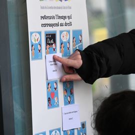 "Bien dans son corps, bien dans sa tête et bien dans sa Ville": autour de ces thématiques, du 14 au 19 novembre, Villejuif a mis en valeur le bien-être de l’enfant.De nombreuses activités étaient organisées dans toute la ville pour que les enfants puissent s’amuser, s’informer et partager un beau moment autour de leurs droits: ateliers, quizz, activités sportives, jeu de piste, chorale...